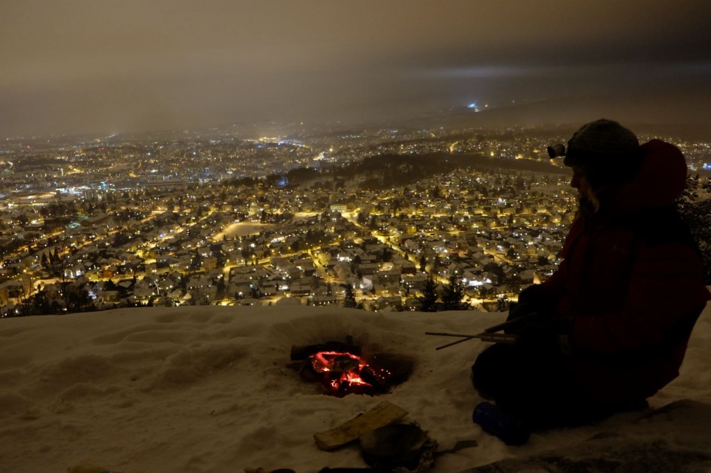 Vi steker vafler på bålet med hele Oslo for våre føtter