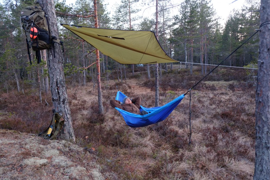 Å overnatte i hengekøye gir turen en ny dimensjon