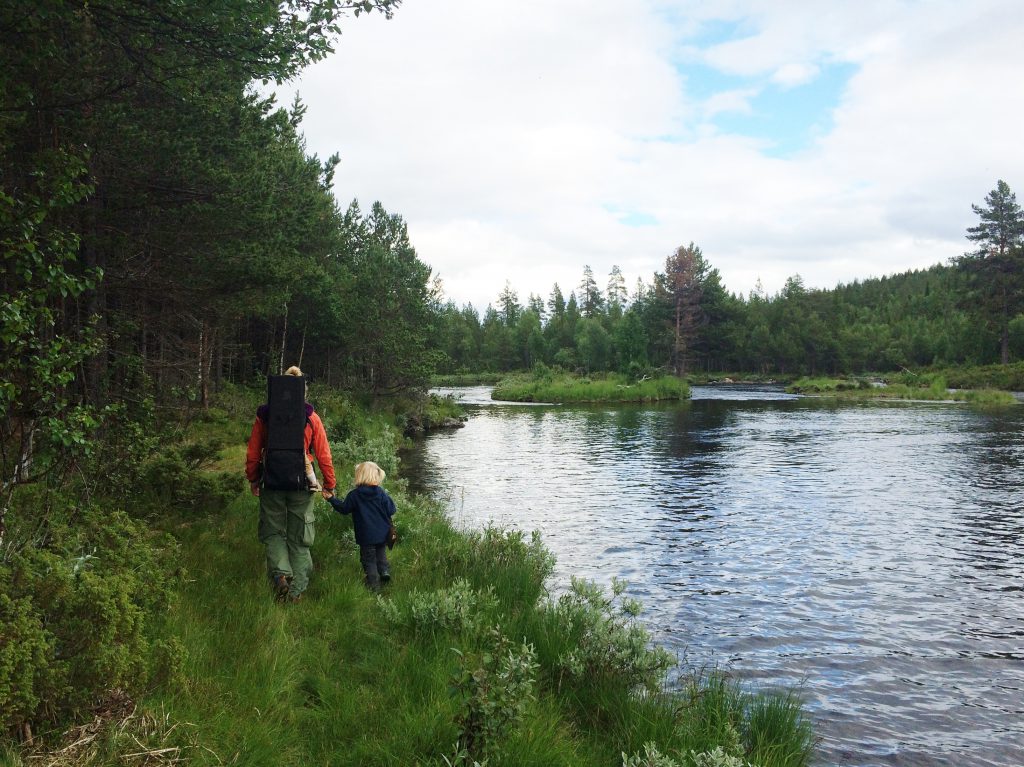 Vi går små turer i området og oppdager flotte steder