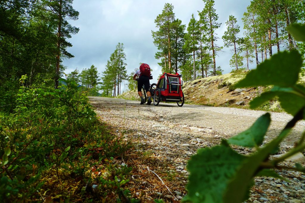 Bakkene i starten er en prøvelse for oss utenfor sykkelvognen.